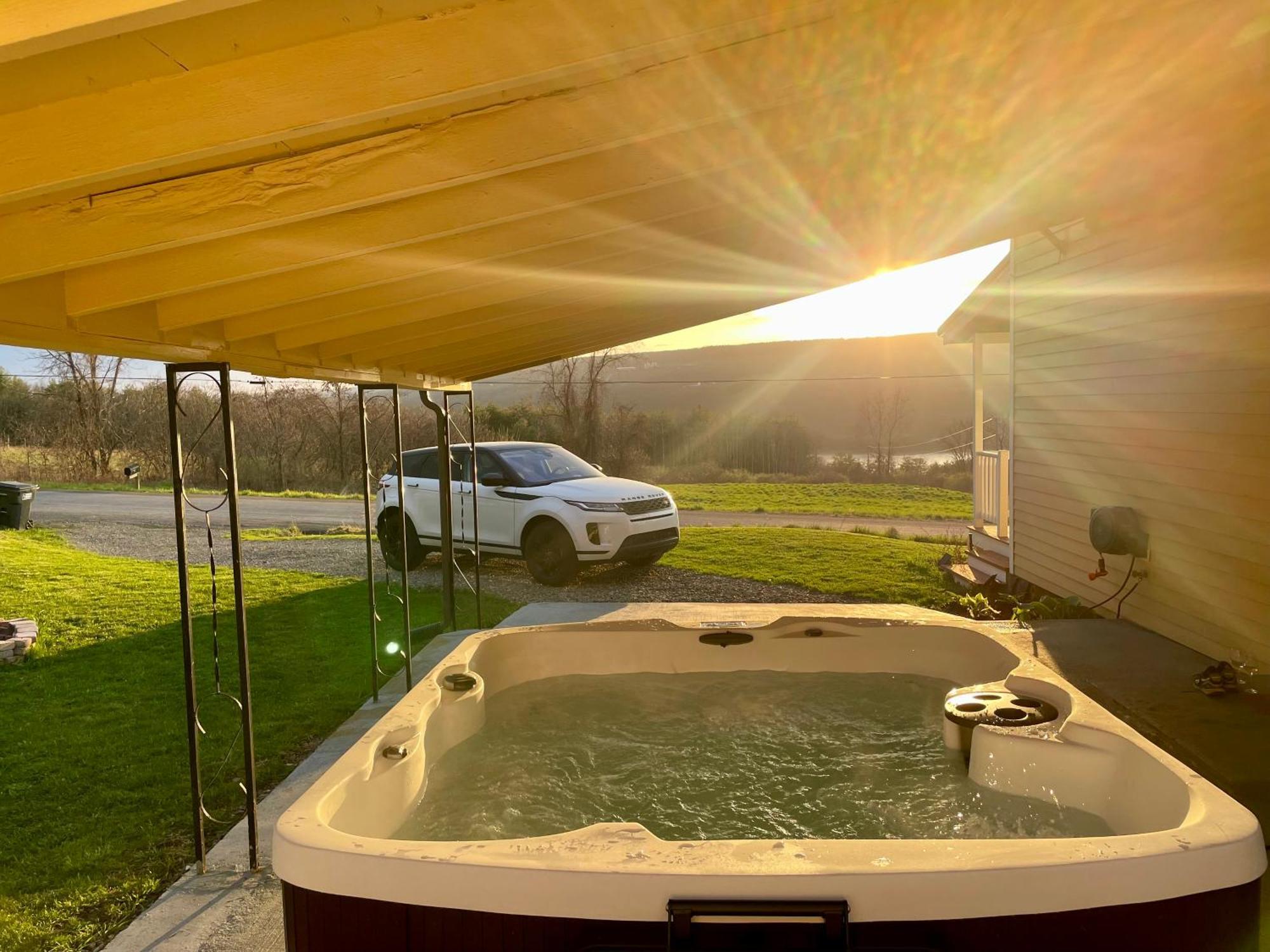 Vineyard Farmhouse With Hot Tub & Lake Views Hammondsport Exterior foto